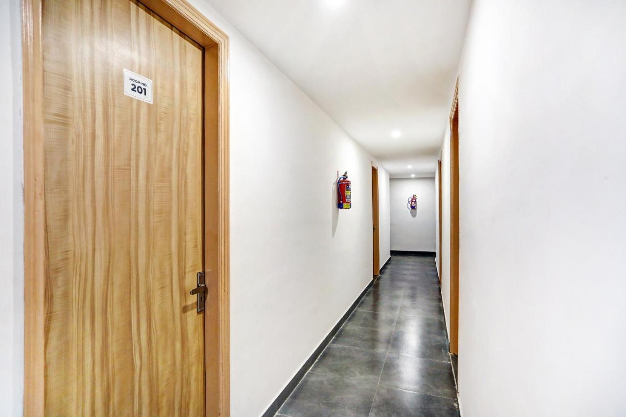 Oyo 81641 Collection O Hotel A1 Residency Ню Делхи Екстериор снимка